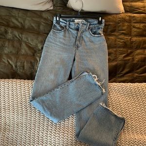 Abercrombie and Fitch The 90’s Straight Ultra High Rise Curve Love